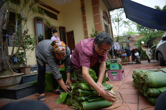 Nghề độc ở Hà Nội: Bán lá chuối rừng, kiếm hàng chục triệu đồng mỗi tháng-10