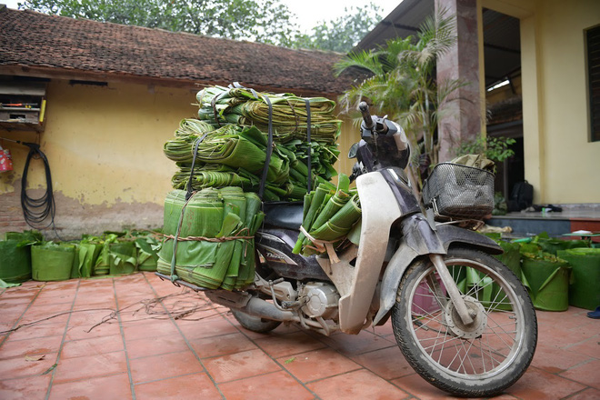 Nghề độc ở Hà Nội: Bán lá chuối rừng, kiếm hàng chục triệu đồng mỗi tháng-12