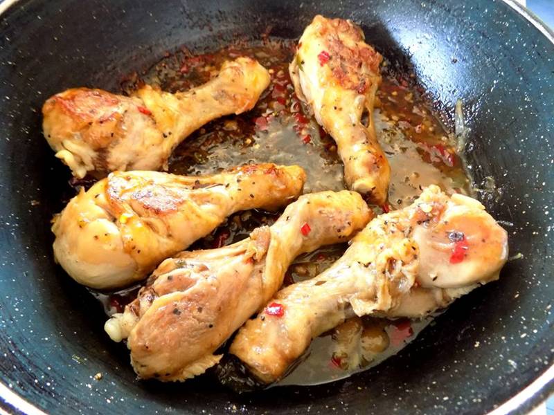 Lạ miệng đùi gà rim tiêu thơm lừng, cả nhà đánh bay nồi cơm-5