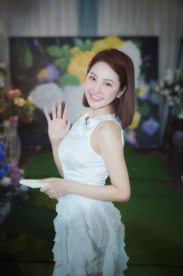 Thực hư chuyện hot girl Trâm Anh rời khỏi Việt Nam, lộ ảnh đi chơi ở bar-3