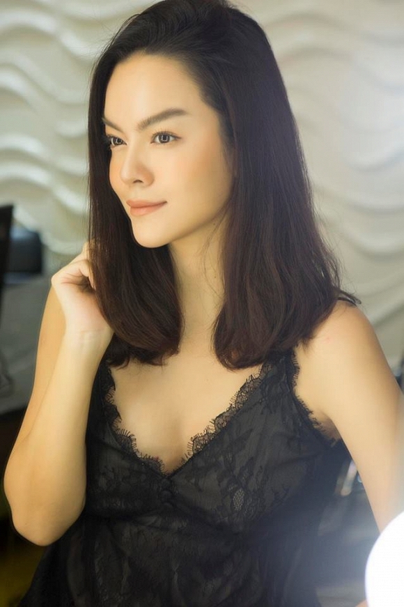 Phạm Quỳnh Anh khoe vòng một căng đầy khó cưỡng, để lộ dấu vết không thể ngờ-4