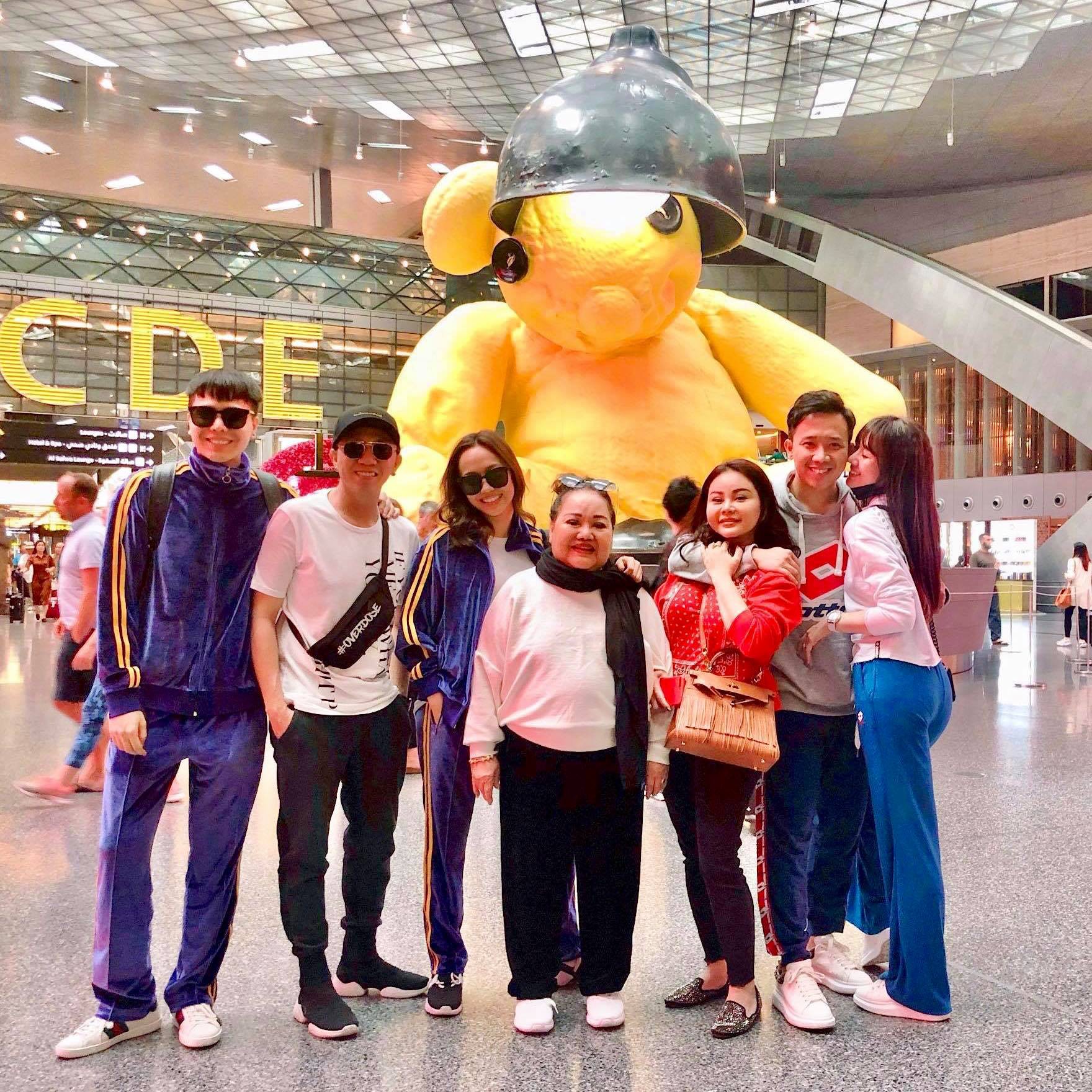 Trấn Thành và Hari Won khoá môi nhau đắm đuối giữa đường phố Paris nhưng Trịnh Thăng Bình mới là tâm điểm chú ý-3