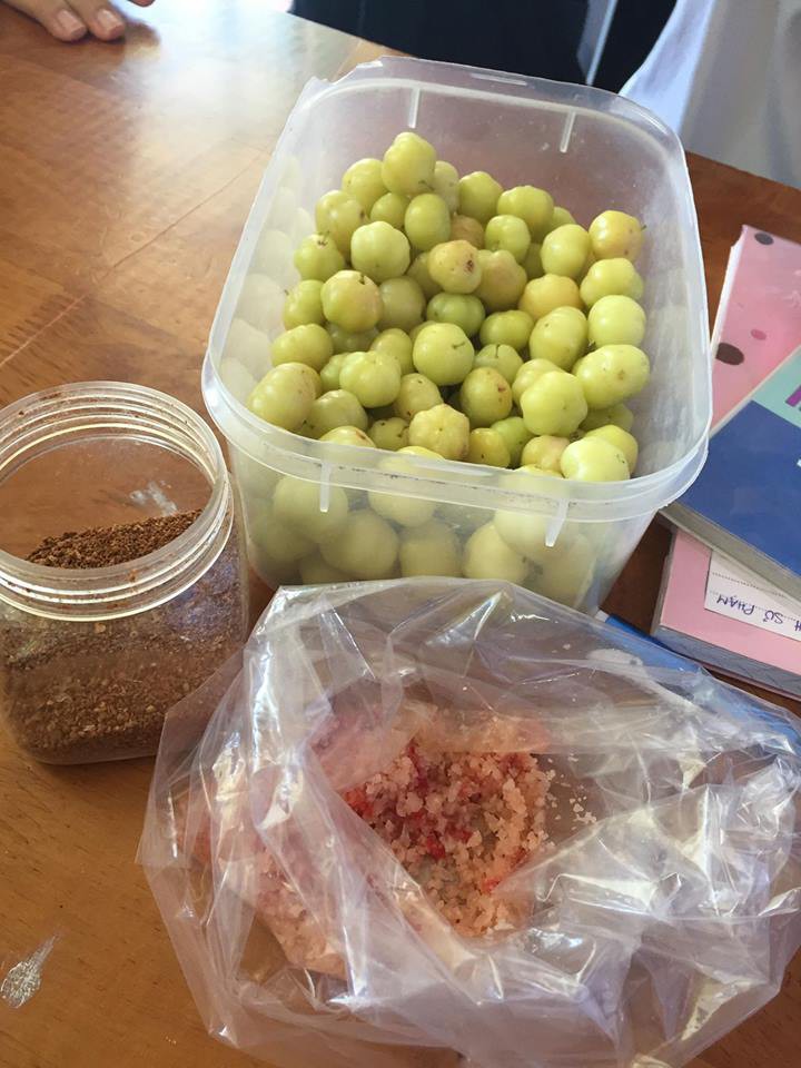 Khi các thánh lắm mồ hôi đi học lúc trời 40 độ, áo trắng hoá xuyên thấu, vắt ra được cả xô nước-14