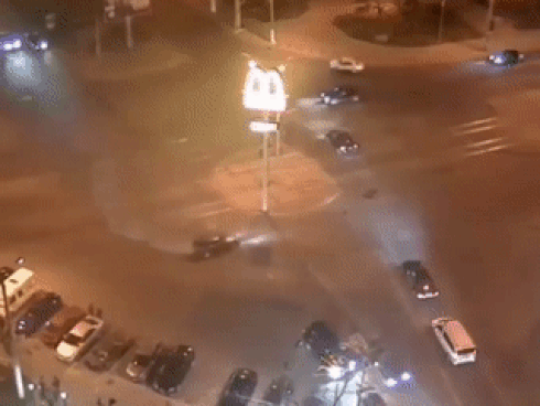 Thanh niên Mỹ trổ tài drift gây cháy nổ ở trạm xăng-1