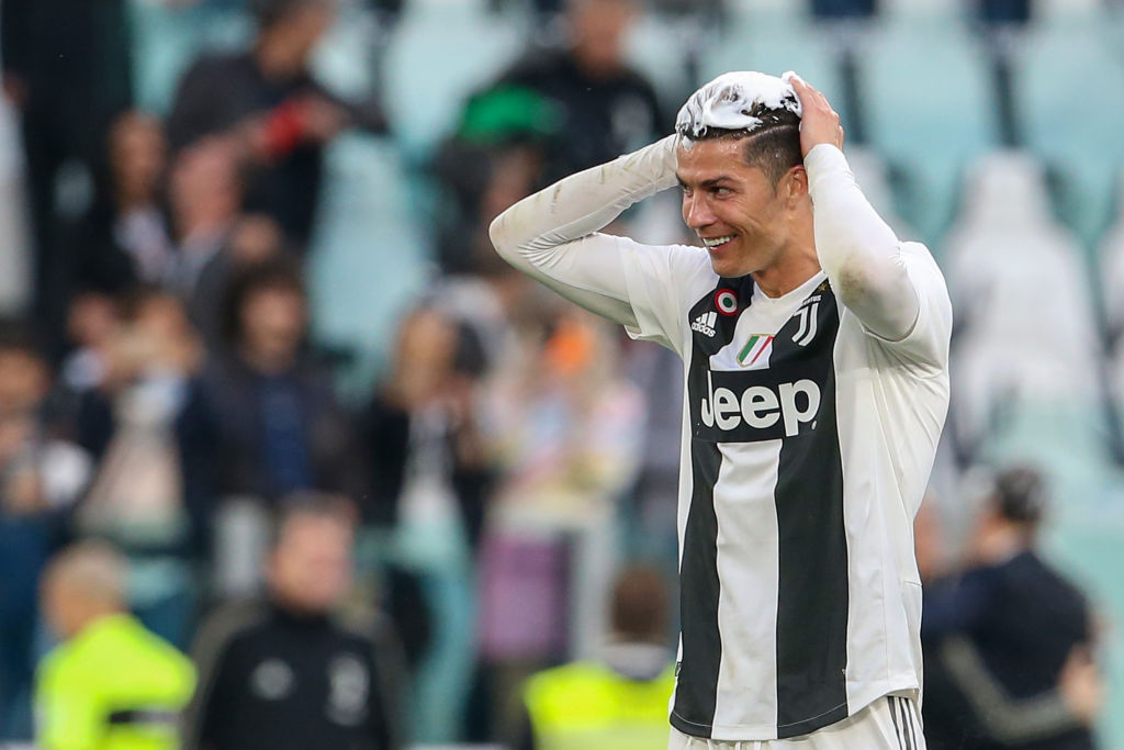Ronaldo trở thành tâm điểm của màn ăn mừng vô địch có một không hai-6