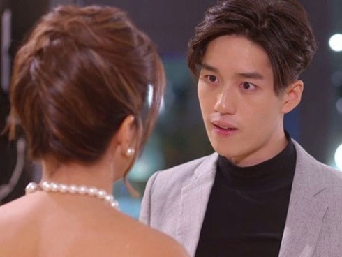 Gặp vợ cũ mất ví tiền ở siêu thị, gã chồng phản bội năm nào hả hê dè bỉu thì được chứng kiến màn