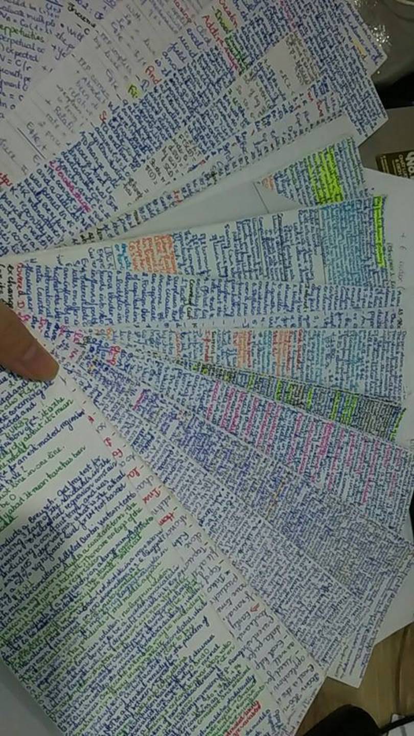 Giáo viên cho mang 1 tờ giấy ghi kiến thức vào phòng thi, sinh viên chép sương sương cũng được cả quyển sách!-9