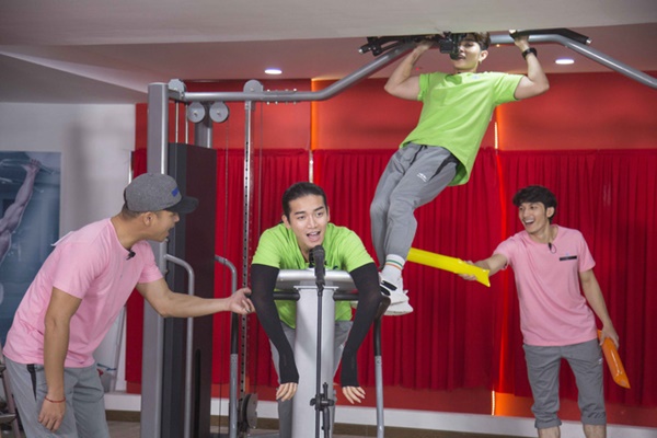 Tập tạ hát karaoke, hên quá Running Man Việt không có ai... xì hơi như bản Trung Quốc-2