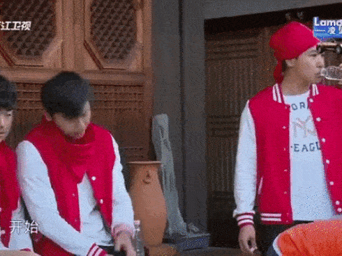 Tập tạ hát karaoke, hên quá Running Man Việt không có ai... xì hơi như bản Trung Quốc-8