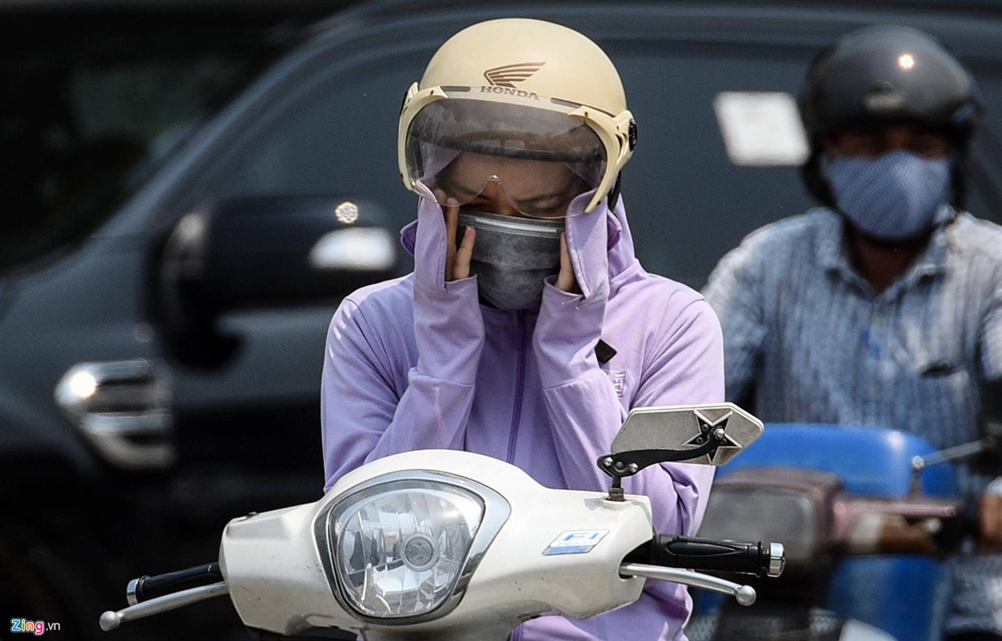 Mặt đường ở Hà Nội nóng hơn 50 độ C-6