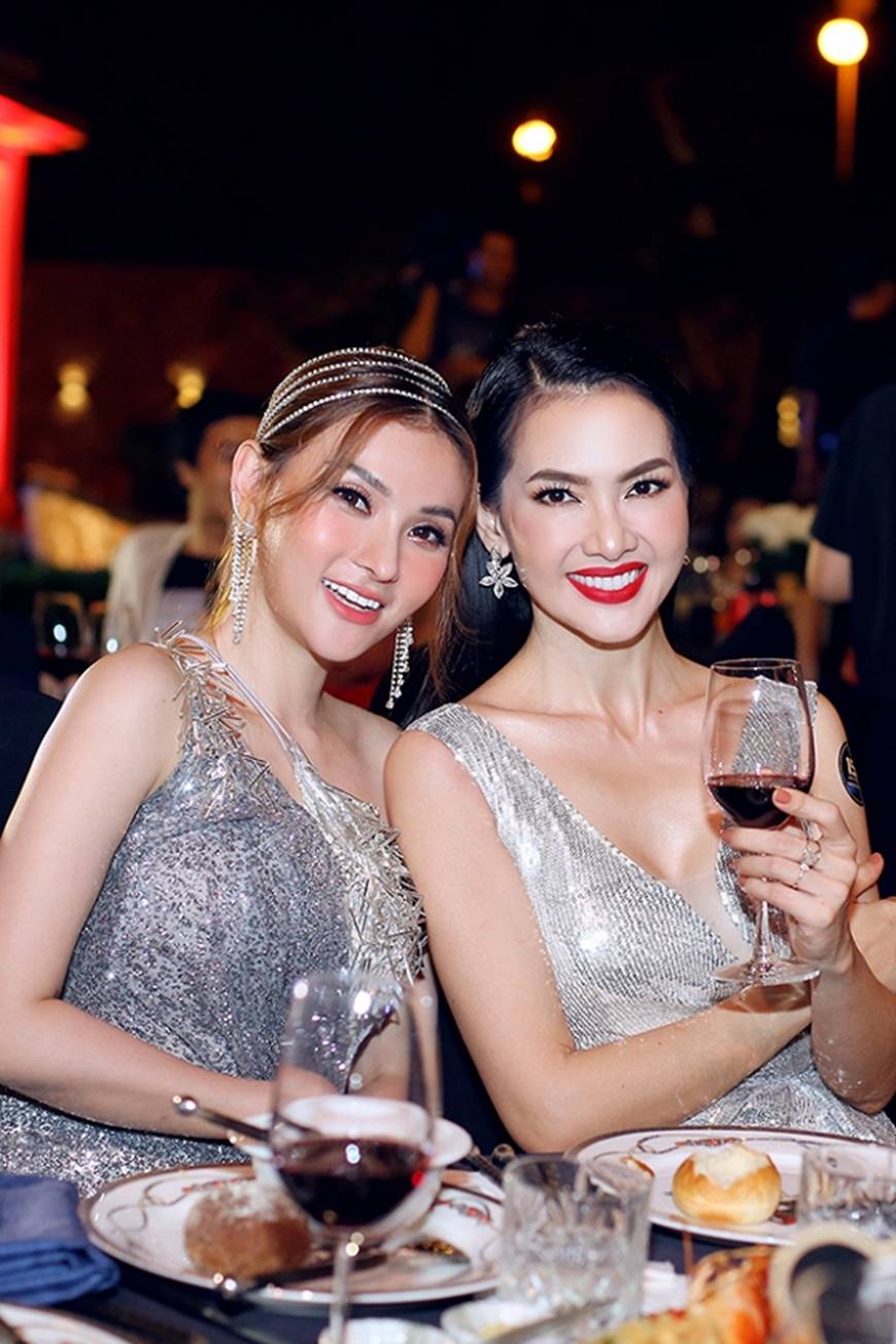 Anh Thư gây mê với đầm ánh kim, xẻ tà-10