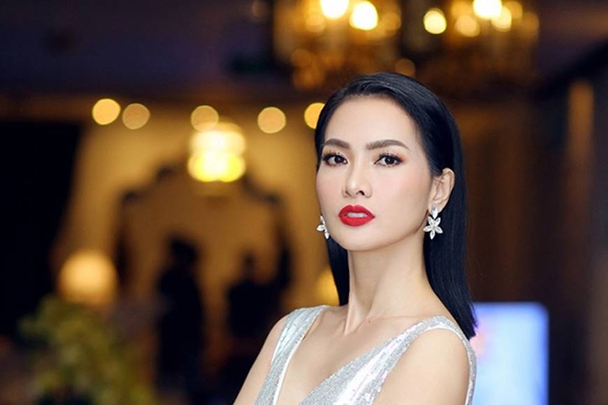 Anh Thư gây mê với đầm ánh kim, xẻ tà-7