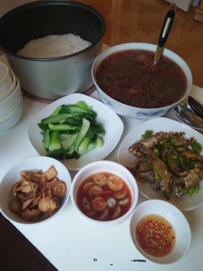 Dâu trẻ ấm ức kể mâm cơm tươm tất bị mẹ chồng nhắc nhở, chị em lập tức chỉ ra lỗi, sai nhất vẫn là nồi cơm-2