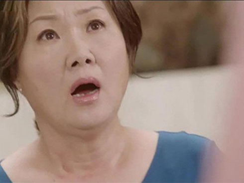 Bắt tại trận con dâu đi nhà nghỉ, mẹ chồng lôi ra đường đánh một trận tơi tả và cái kết dở khóc dở cười-2