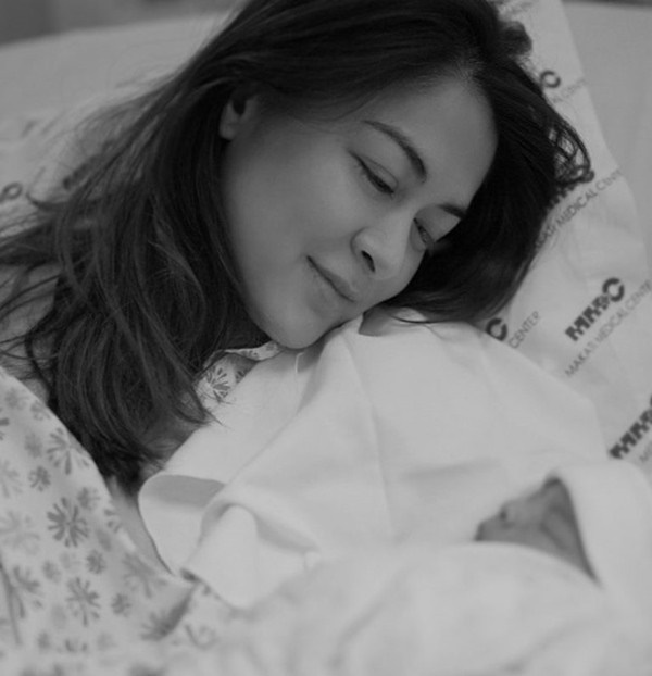 Mỹ nhân đẹp nhất Philippines lần đầu khoe ảnh cận mặt con trai: Sớm muộn cũng trở thành nam thần vạn người mê-2