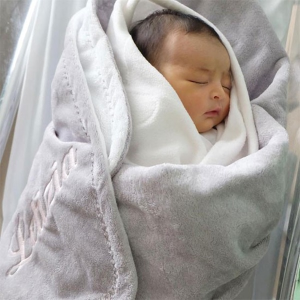 Mỹ nhân đẹp nhất Philippines lần đầu khoe ảnh cận mặt con trai: Sớm muộn cũng trở thành nam thần vạn người mê-3