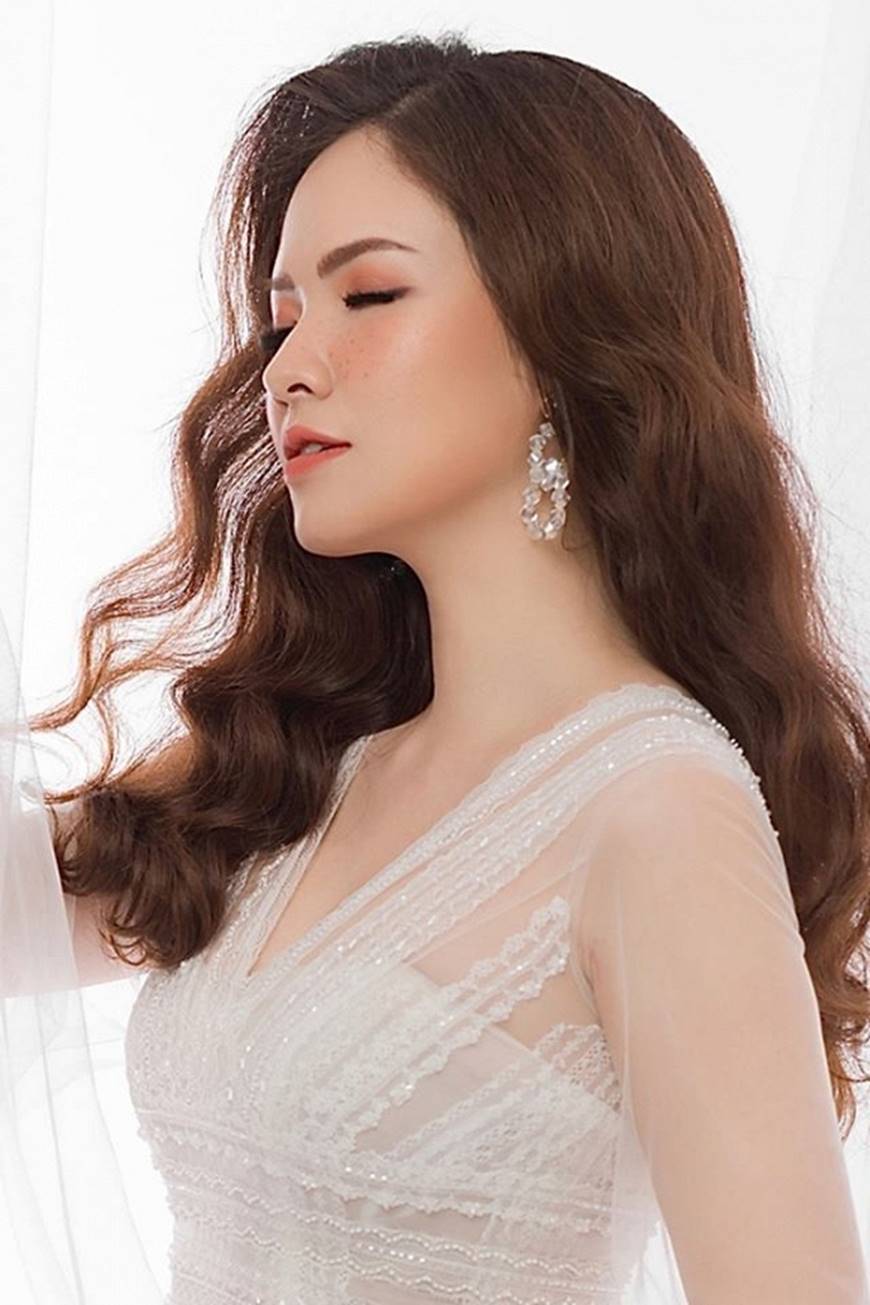 Gái hai con Đan Lê hóa công chúa mơ màng trong tà váy trắng tinh khôi-11