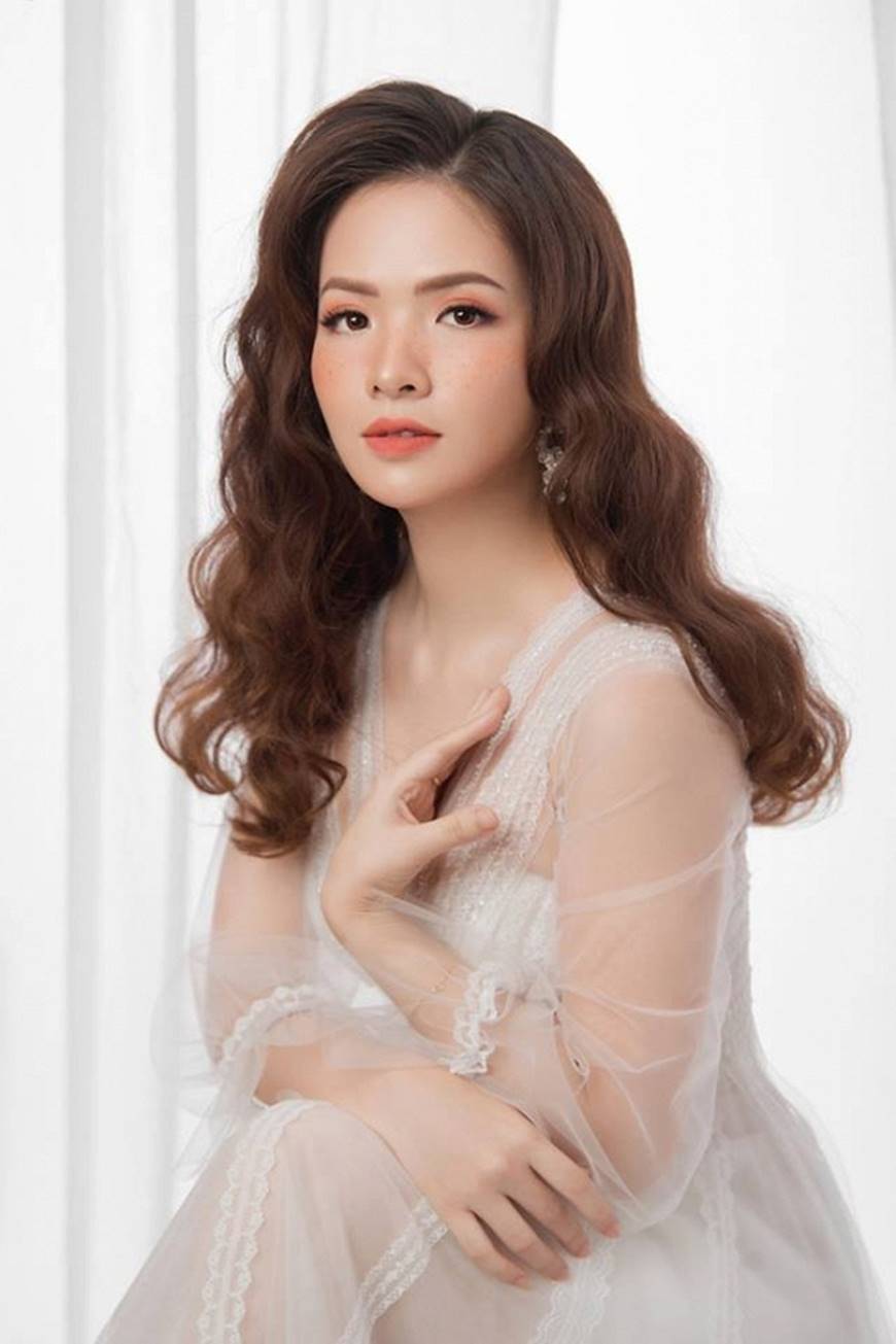 Gái hai con Đan Lê hóa công chúa mơ màng trong tà váy trắng tinh khôi-9