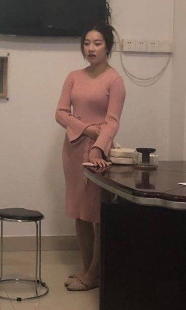 Tận mắt bắt gặp chồng ngoại tình, vợ không bình tĩnh túm tóc tiểu tam nhưng phản ứng và hành động sau đó của cô ả mới đáng sợ-2