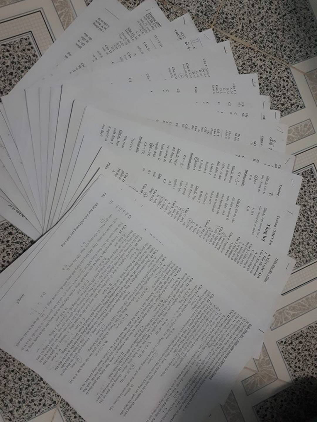 Hình ảnh chiếc đề cương dài 2-3m khiến nhiều học sinh choáng váng khiếp sợ mùa thi học kỳ trước mắt-3