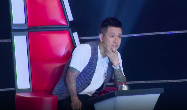Tuấn Hưng bó tay, thất thần ở The Voice khi liên tục bị đàn anh, đàn chị làm trò kỳ cục này-4