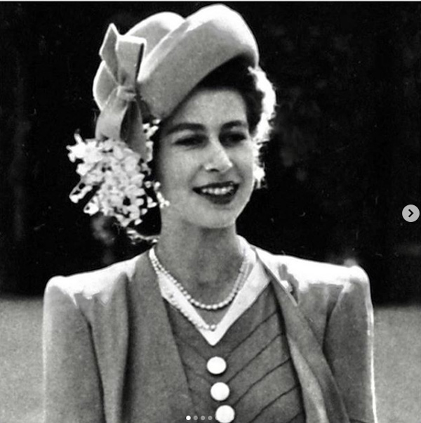 Cùng đăng ảnh chúc mừng sinh nhật Nữ hoàng Anh 93 tuổi lên Instagram riêng biệt nhưng vợ chồng Meghan lại chơi trội” so với chị dâu Kate thế này đây-2