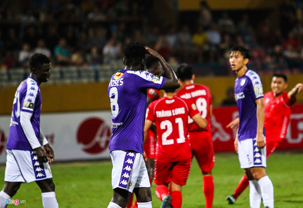 Cầu thủ Hải Phòng suýt dính pháo sáng khi ăn mừng bàn thắng-2