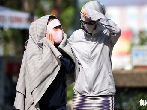 Clip nỗi niềm chị em Sài Gòn những ngày nóng đổ lửa: Có ai muốn mặc nguyên combo ninja ra đường như thế này đâu!-3