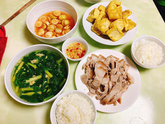 Gái đảm nấu mâm cơm điển hình ngày hè, chị em hết lời khen ngợi nhưng cũng không quên nhắc nhở 1 chi tiết-1