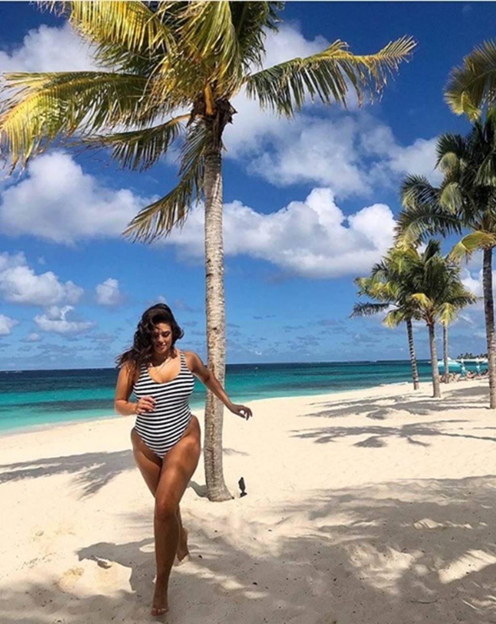 4 kiểu đồ bơi hot hè 2019 dáng vóc nào cũng mặc được-2