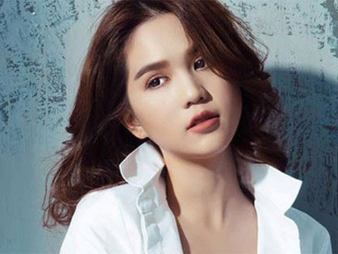 Vừa kỷ niệm 2 năm ngày yêu chưa bao lâu, Ngọc Trinh lại chất chứa tâm sự: 