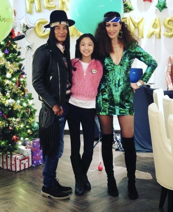 Ông trùm phim 18+ kết hôn cùng siêu mẫu, ngỡ ngàng khi ngắm dung nhan con gái 13 tuổi-13