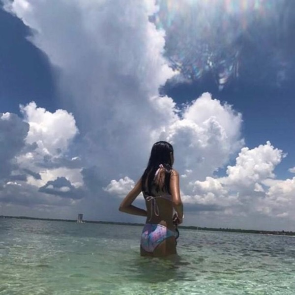 Ông trùm phim 18+ kết hôn cùng siêu mẫu, ngỡ ngàng khi ngắm dung nhan con gái 13 tuổi-14