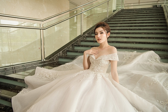 Á hậu Huyền My rạng rỡ dự event với váy cưới 2,5 tỷ đồng đính 500 viên kim cương-11