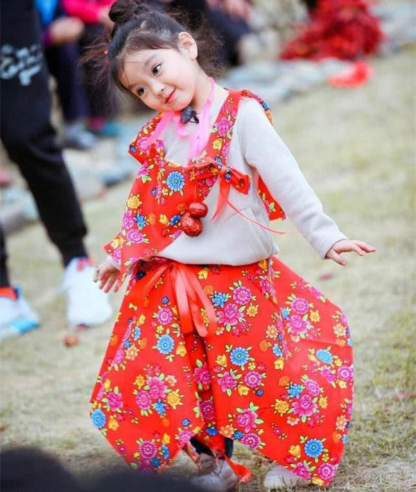 Sao nhí Hoa ngữ 4 tuổi nổi tiếng, 6 tuổi kiếm tiền nuôi cả gia đình nhưng sự thật phía sau khiến nhiều người xót xa-2