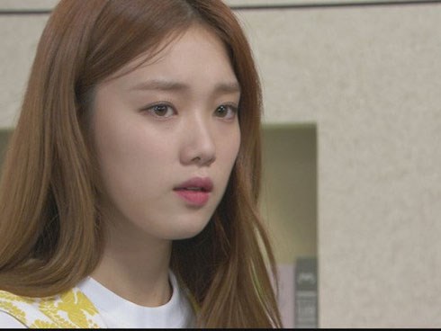 Chị chồng ly hôn lại luôn miệng dạy cách chăm chồng, tôi uất ức nói 1 câu khiến bản thân hối hận cả đời