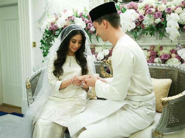 Bất ngờ với gu yêu của Hoàng gia Malaysia: Công chúa lấy con nhà bán hoa, nhận sính lễ chỉ hơn 1 triệu đồng nhưng cái kết mới là điều đáng nói-4