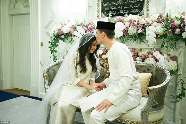 Bất ngờ với gu yêu của Hoàng gia Malaysia: Công chúa lấy con nhà bán hoa, nhận sính lễ chỉ hơn 1 triệu đồng nhưng cái kết mới là điều đáng nói-7