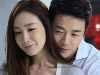 Nghe tiếng vợ và anh rể hổn hển trong phòng, tôi bất ngờ đẩy cửa thì...-1