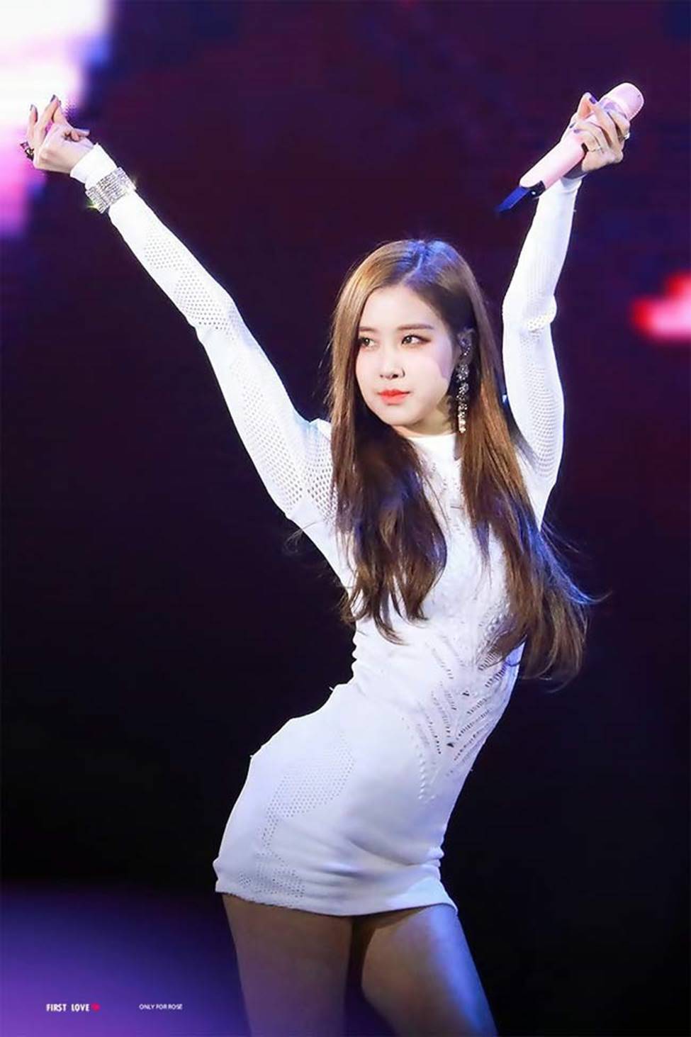 Cận cảnh vòng eo 48cm bé nhất làng nhạc Hàn-1