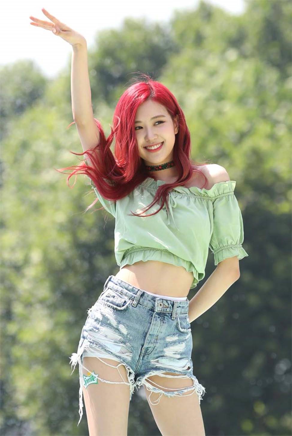 Cận cảnh vòng eo 48cm bé nhất làng nhạc Hàn-2