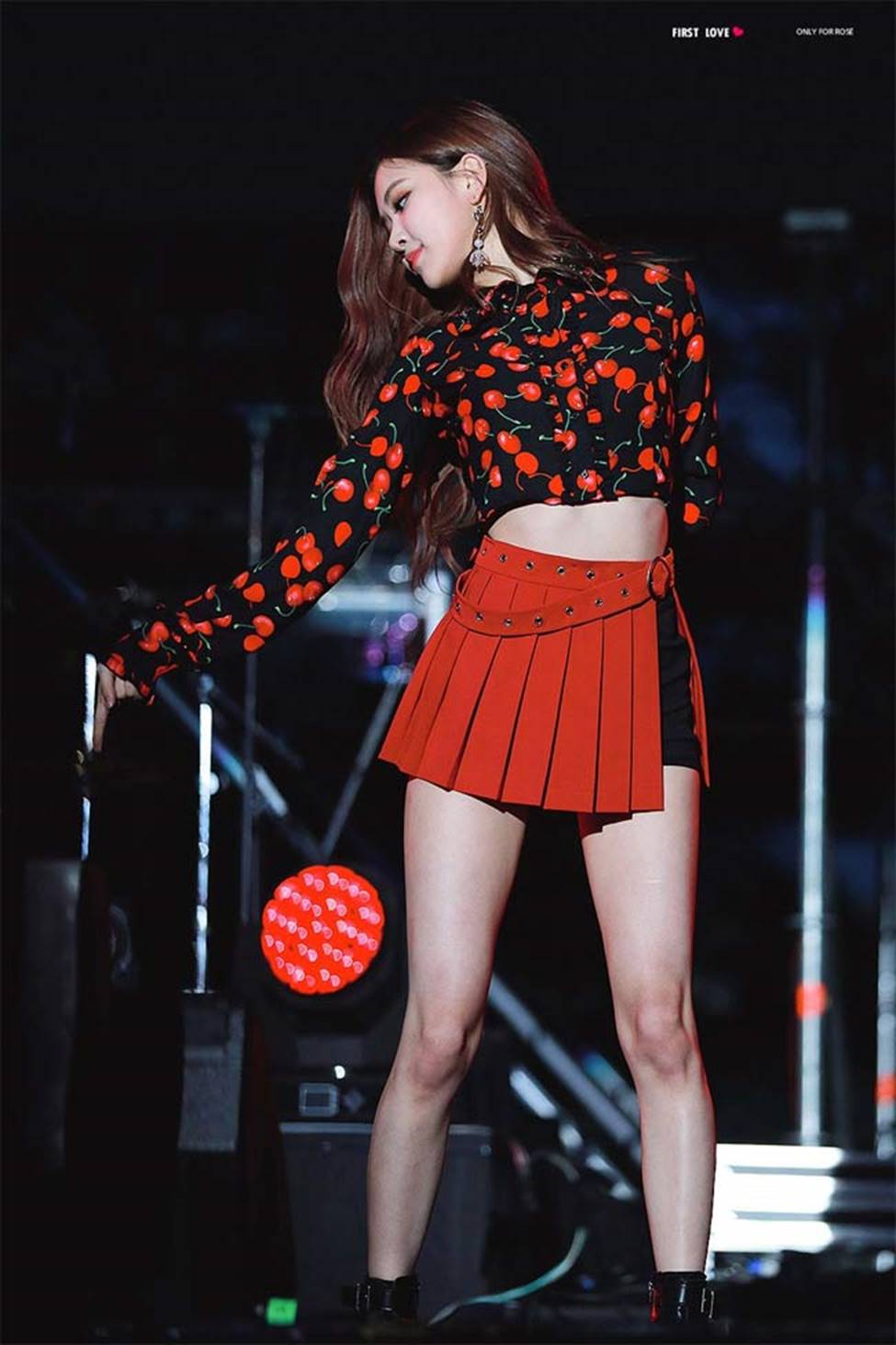 Cận cảnh vòng eo 48cm bé nhất làng nhạc Hàn-6