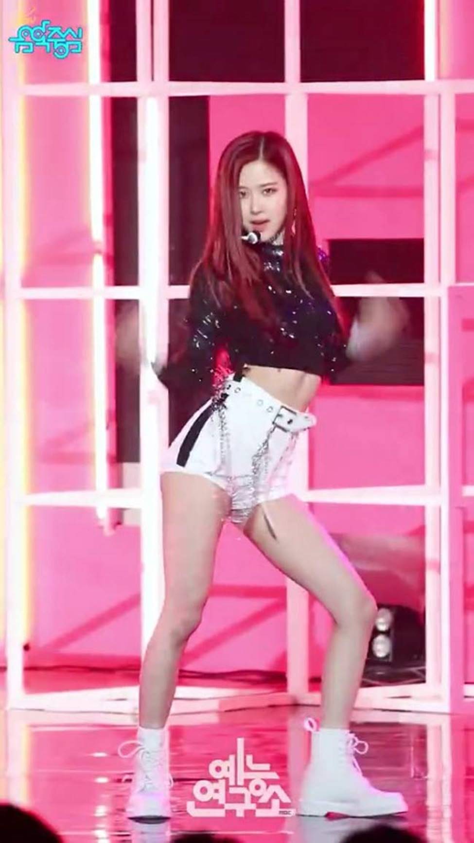 Cận cảnh vòng eo 48cm bé nhất làng nhạc Hàn-10