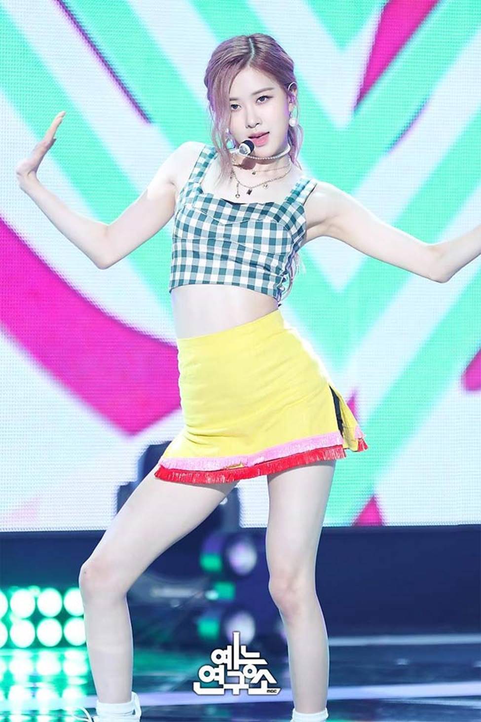 Cận cảnh vòng eo 48cm bé nhất làng nhạc Hàn-8