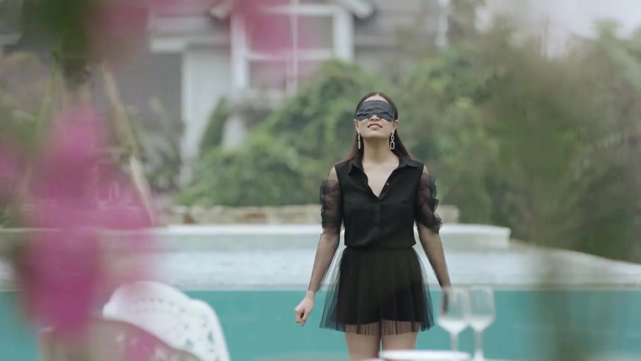 Hoàng Thuỳ Linh quê độ vì tưởng được cầu hôn trong Mê Cung, ai ngờ hôn phu bỏ chạy theo trai lạ-13