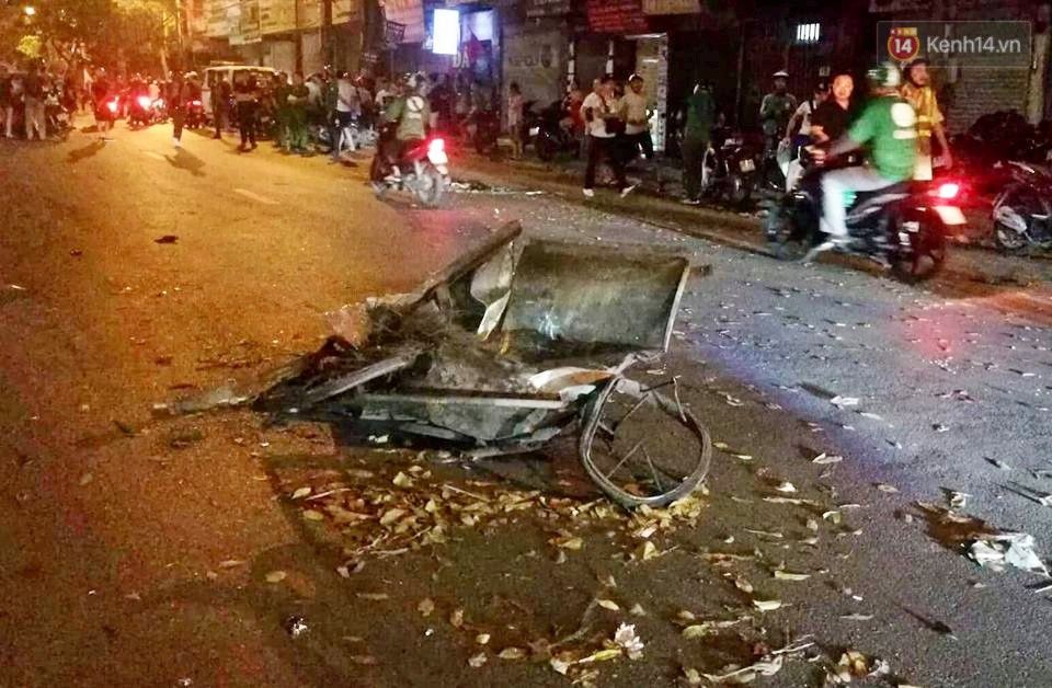 Nóng: Ô tô đâm liên hoàn trên đường phố Hà Nội, ít nhất 1 công nhân môi trường tử vong-3
