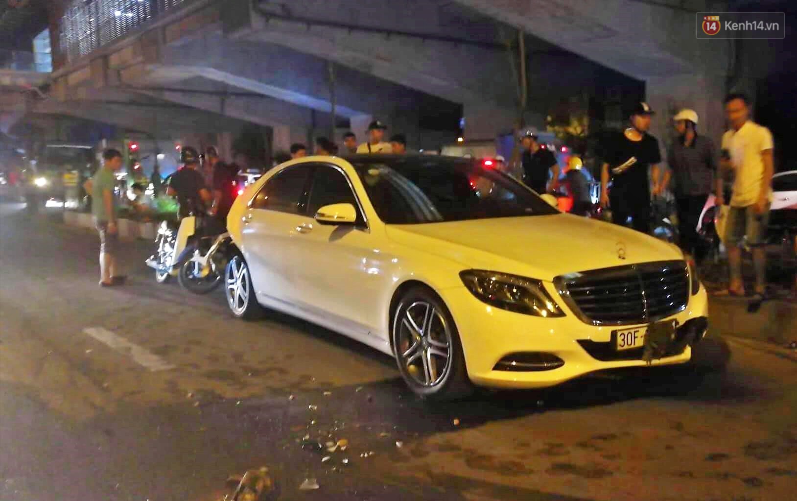 Nóng: Ô tô đâm liên hoàn trên đường phố Hà Nội, ít nhất 1 công nhân môi trường tử vong-4