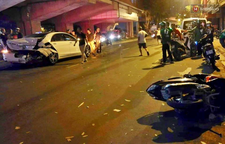 Nóng: Ô tô đâm liên hoàn trên đường phố Hà Nội, ít nhất 1 công nhân môi trường tử vong-1