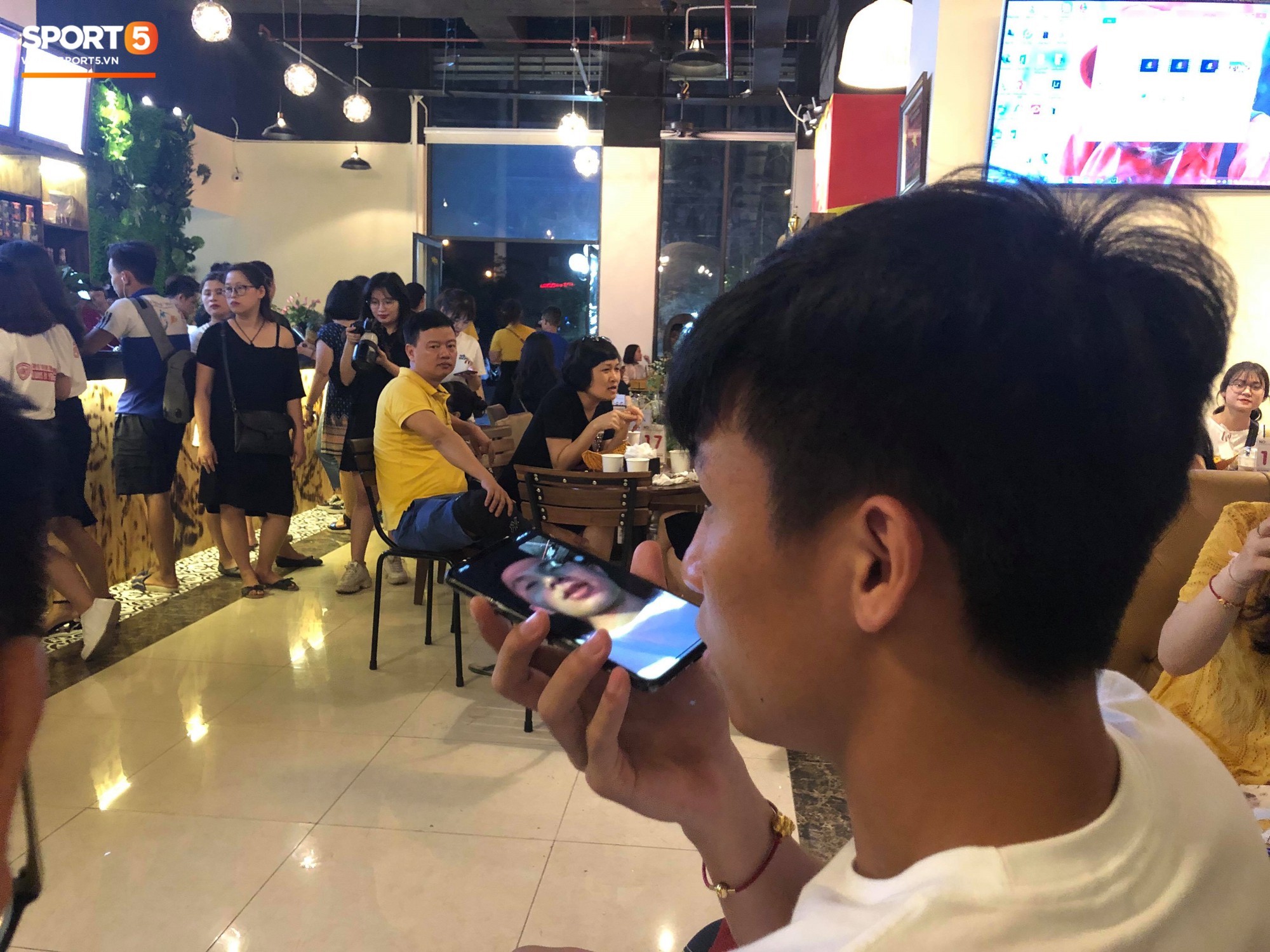 Đình Trọng được tổ chức sinh nhật sớm đầy ấm cúng bên Tư Dũng và các fan-1