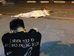 Nóng: Ô tô đâm liên hoàn trên đường phố Hà Nội, ít nhất 1 công nhân môi trường tử vong-8